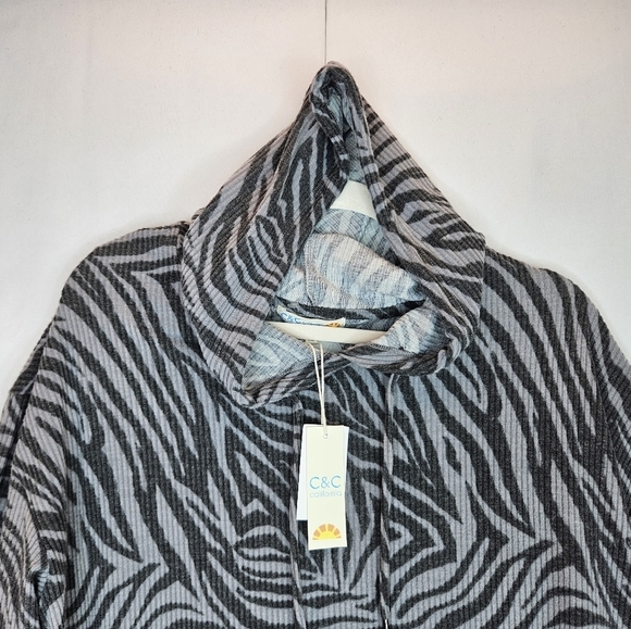 C&C California Womens Gray Zebra Print Hooded Shirt Sz XL Ribbed Super Soft - Picture 2 of 9